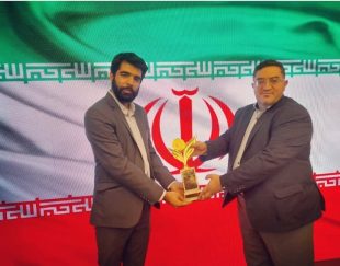 اهدای تندیس برند ملی  توسط معاون فرماندار تهران