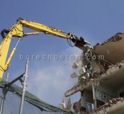 تخریب بتن با جرثقیل