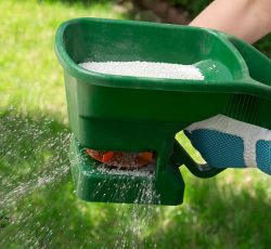 فروش انواع کودهای شیمیایی ، NPK ، کود دامی ، خاک گلدان ، سم ، بذر ، نهال ، نشا ، ادوات و ابزار آلات کشاورزی