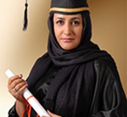 عکس فارغ التحصیلی همراه با لباس