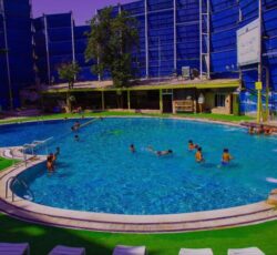 برگزاری تولد در استخر