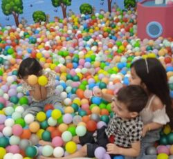 توپ استخر توپ پاستیلی