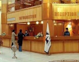 کارمند پذیره هتل